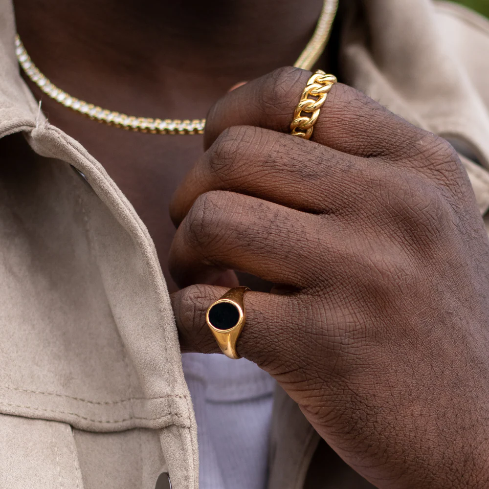 Black Onyx Signet Ring - Gold - Image 4