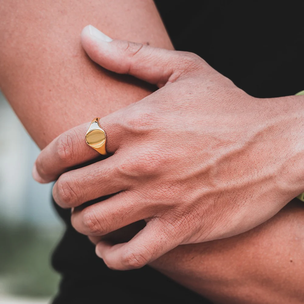 Smooth Signet Ring - Gold - Image 7